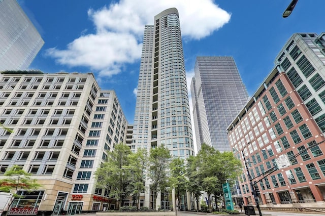 345 N Lasalle Blvd Unit 3904, Chicago, IL 60654 - view of property featuring a city view
