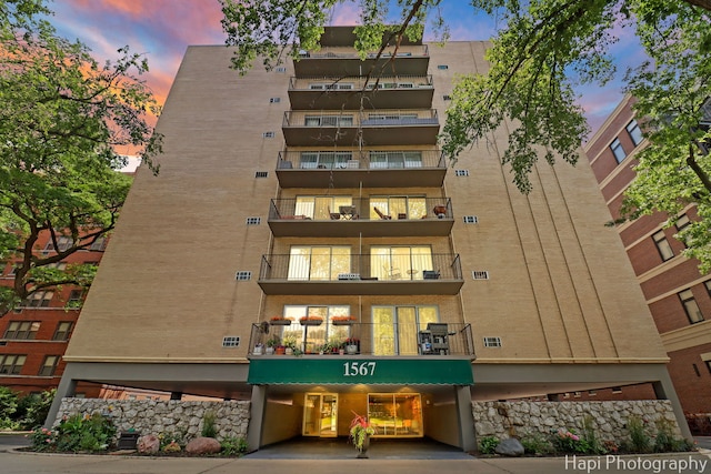 1567 Ridge Ave Unit 401, Evanston, IL 60201 - property at dusk featuring a view of apartment building / complex