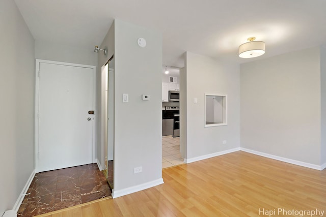 1567 Ridge Ave Unit 401, Evanston, IL 60201 - empty room featuring wood finished floors, a smoke detector, and track lighting