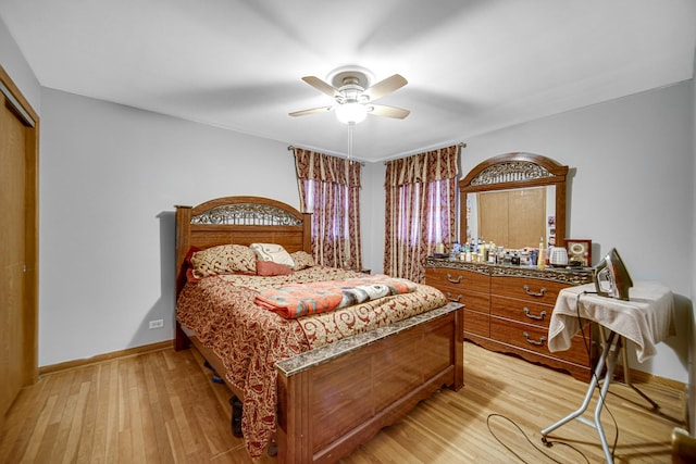 370 N Commonwealth Ave, Elgin, IL 60123 - bedroom featuring light wood-style floors, a closet, baseboards, and a ceiling fan