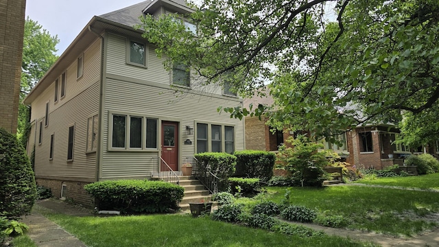 1025 Wesley Ave, Evanston, IL 60202 - view of front of property with entry steps and a front lawn