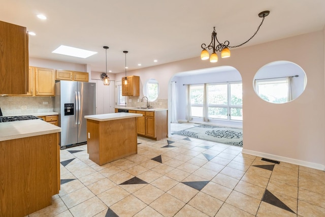 848 Bonita Ave, Elk Grove Village, IL 60007 - kitchen with stainless steel refrigerator with ice dispenser, a kitchen island, light countertops, tasteful backsplash, and recessed lighting