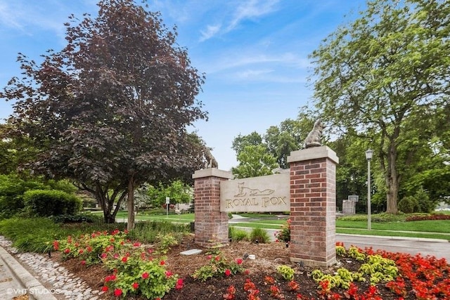 3104 Royal Fox Dr, Saint Charles, IL 60174 - view of community sign