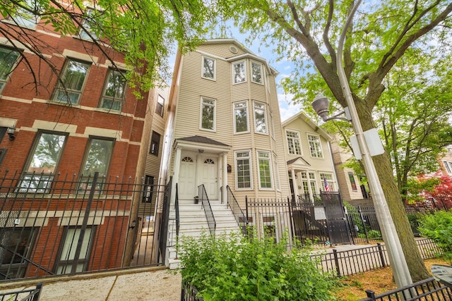 1443 N Mohawk St Unit 1, Chicago, IL 60610 - view of front of property with a fenced front yard and a gate