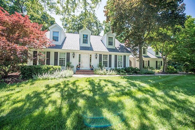 948A Shetland Dr, Frankfort, IL 60423 - new england style home featuring a front yard