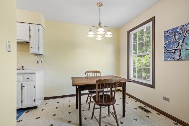 948A Shetland Dr, Frankfort, IL 60423 - dining area featuring baseboards and a chandelier