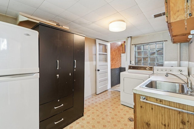 1127 Herbert Ave, Berkeley, IL 60163 - laundry area featuring light flooring and washer and clothes dryer