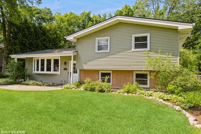 2510 Timber Ln, Lindenhurst, IL 60046 - tri-level home featuring a front yard and brick siding