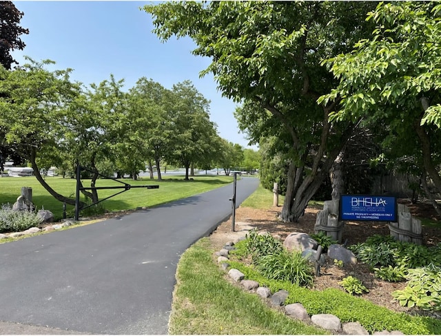 28479 Schooner Ln, Barrington, IL 60010