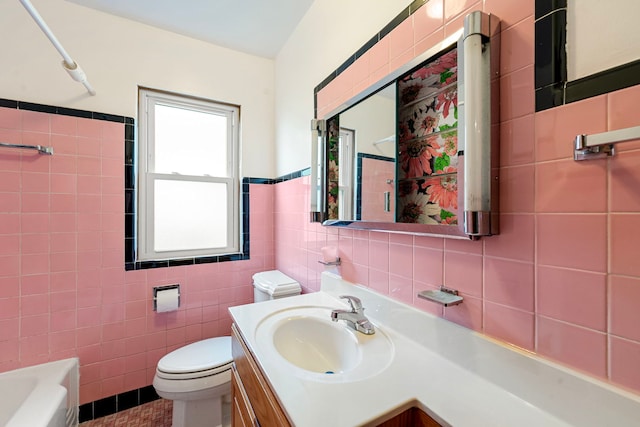 2728 N Neva Ave, Chicago, IL 60707 - full bath featuring tile walls, vanity, and tile patterned flooring