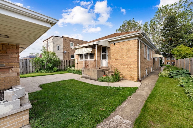 2728 N Neva Ave, Chicago, IL 60707 - view of yard featuring a patio area