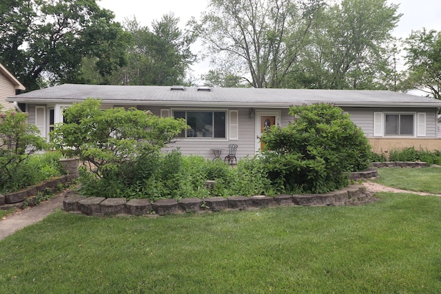 7202 Edgebrook Ln, Hanover Park, IL 60133 - single story home featuring a front yard