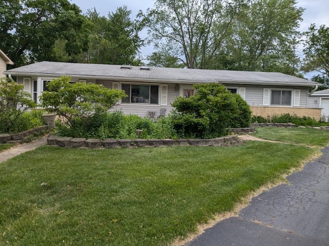 7202 Edgebrook Ln, Hanover Park, IL 60133 - ranch-style house featuring a front yard