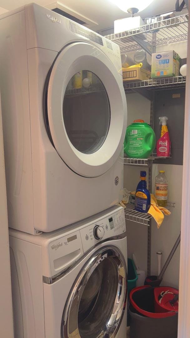 3427 Vollmer Rd Unit 108, Flossmoor, IL 60422 - laundry area with stacked washer / drying machine