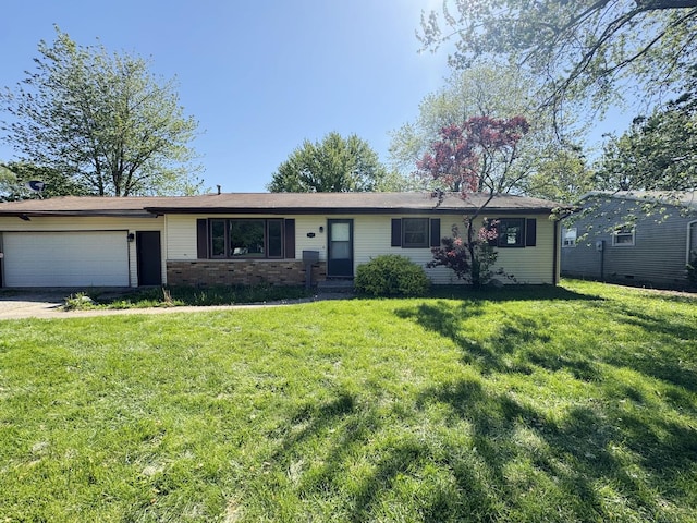 310 N 3rd Ave, Chenoa, IL 61726 - ranch-style house featuring a garage, a front yard, and driveway