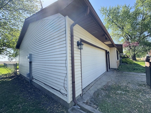 310 N 3rd Ave, Chenoa, IL 61726 - view of side of property