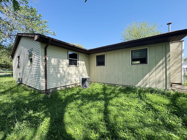 310 N 3rd Ave, Chenoa, IL 61726 - view of home's exterior featuring central AC