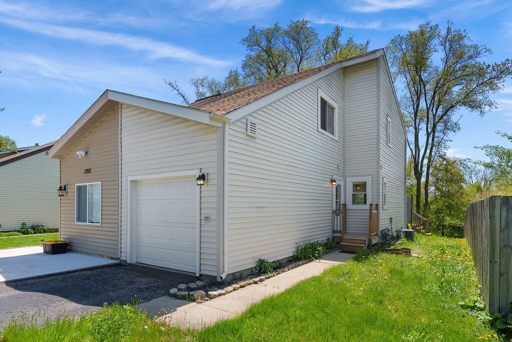 27W149 Cooley Ave, Winfield, IL 60190 - photo 1