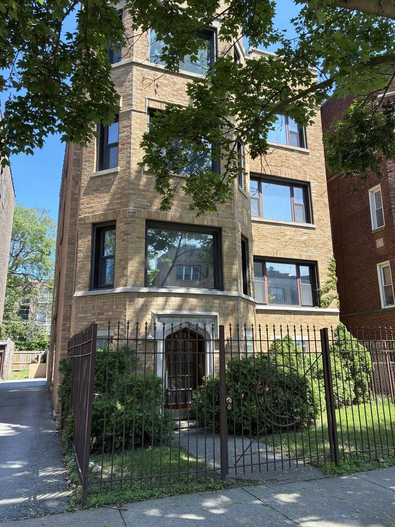8013 S Phillips Ave, Chicago, IL 60617 - photo 1