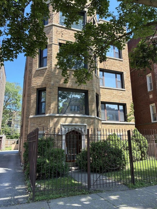 8013 S Phillips Ave, Chicago, IL 60617 - photo 1