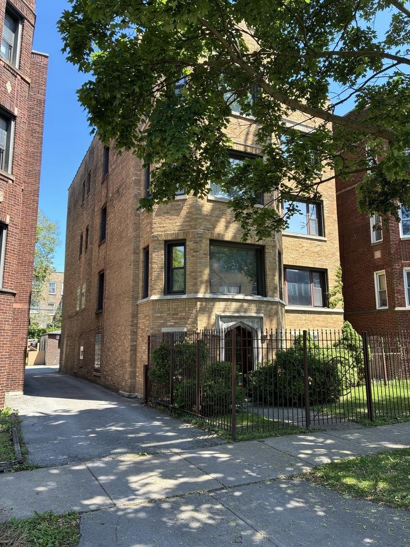 8013 S Phillips Ave, Chicago, IL 60617 - photo 2