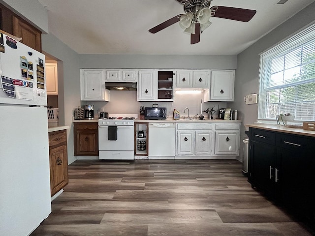 513 Nebraska Cir, Carol Stream, IL 60188 - kitchen with white appliances, under cabinet range hood, a ceiling fan, light countertops, and white cabinetry