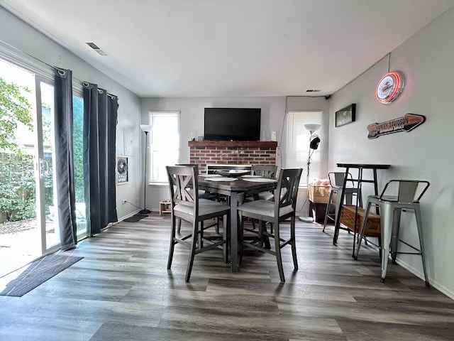 513 Nebraska Cir, Carol Stream, IL 60188 - dining room featuring wood finished floors and baseboards