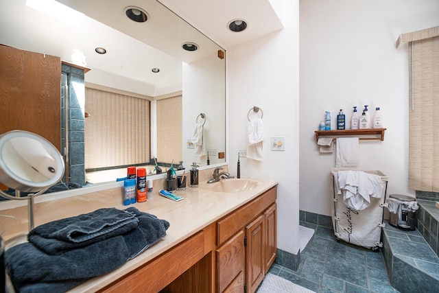 25429 W Cedar Crest Ln, Lake Villa, IL 60046 - full bath featuring double vanity