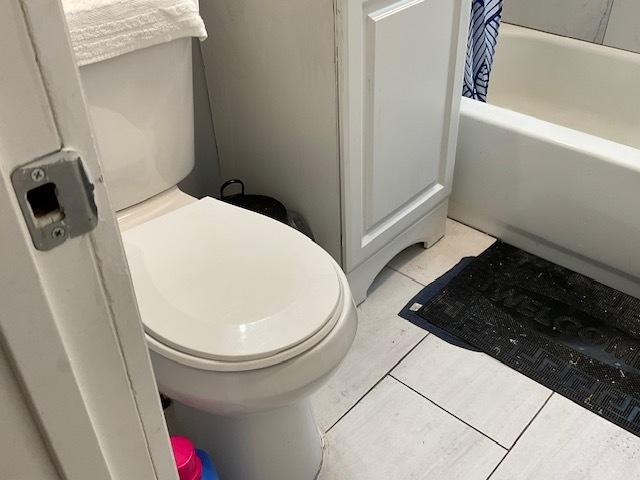 8205 S Houston Ave, Chicago, IL 60617 - full bathroom with toilet and shower / bath combination with curtain