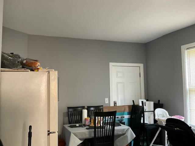 8205 S Houston Ave, Chicago, IL 60617 - view of dining space
