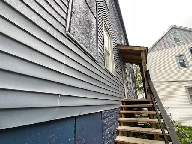 8205 S Houston Ave, Chicago, IL 60617 - view of stairway