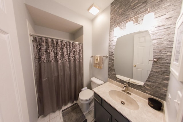 1034 Idaho St, Carol Stream, IL 60188 - full bathroom with vanity, tile patterned flooring, toilet, and a shower with shower curtain