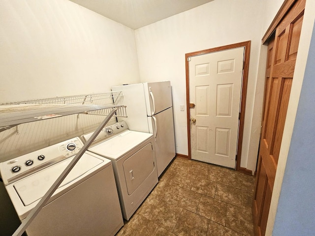 2 Kenilworth Ct, Cary, IL 60013 - laundry room featuring washing machine and dryer