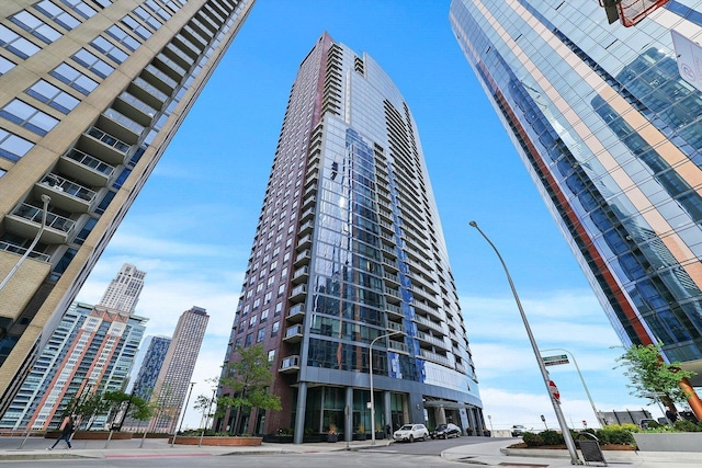 450 E Waterside Dr Unit 906, Chicago, IL 60601 - view of building exterior with a view of city