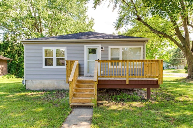 4519 W Shore Dr, Mchenry, IL 60050 - bungalow-style house with a wooden deck and a front lawn
