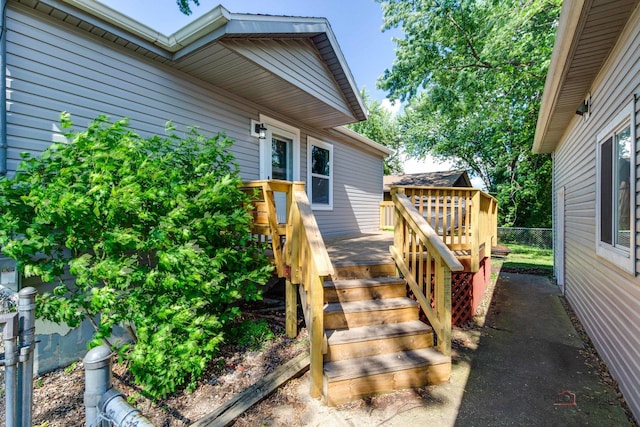 4519 W Shore Dr, Mchenry, IL 60050 - deck with stairway