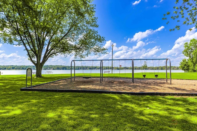 4519 W Shore Dr, Mchenry, IL 60050 - view of property's community featuring a yard