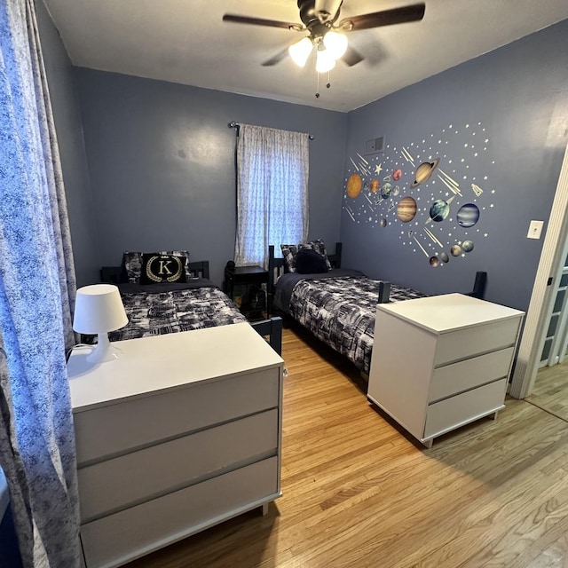 963 Oneida St, Joliet, IL 60435 - bedroom with light wood-type flooring and a ceiling fan