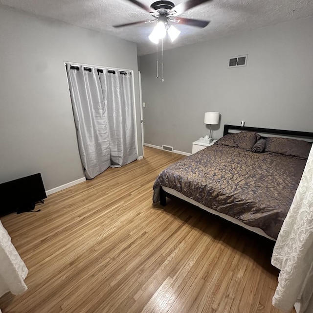963 Oneida St, Joliet, IL 60435 - bedroom featuring a textured ceiling, wood finished floors, and ceiling fan
