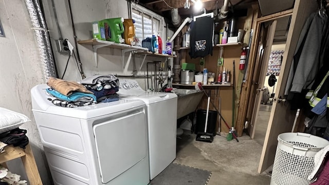 963 Oneida St, Joliet, IL 60435 - laundry area featuring separate washer and dryer