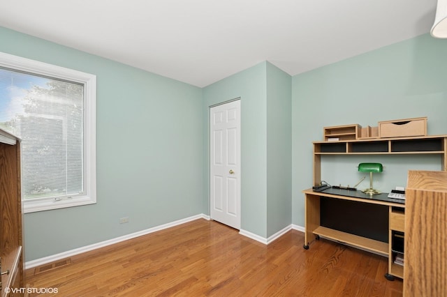 1370 Glacier Pkwy, Algonquin, IL 60102 - unfurnished office featuring wood finished floors and baseboards