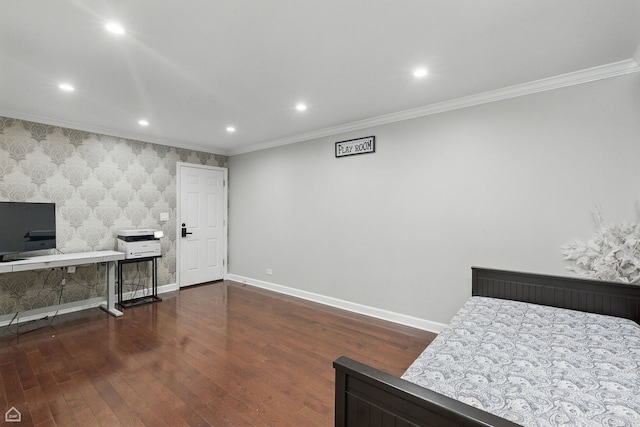 421 Pintail Ln, Deerfield, IL 60015 - bedroom featuring ornamental molding, baseboards, wood finished floors, recessed lighting, and wallpapered walls