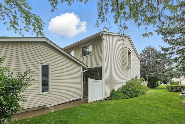421 Pintail Ln, Deerfield, IL 60015 - rear view of house featuring a lawn