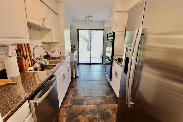 10 Old Oak Dr Unit 103, Buffalo Grove, IL 60089 - kitchen with stainless steel appliances, a sink, backsplash, and white cabinets