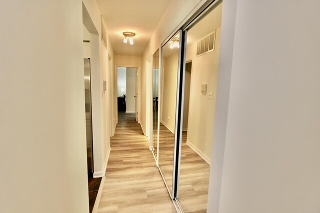 10 Old Oak Dr Unit 103, Buffalo Grove, IL 60089 - hall featuring light wood-style floors and baseboards