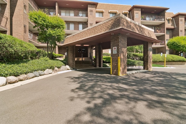 101 Old Oak Dr Unit 212, Buffalo Grove, IL 60089 - view of building exterior