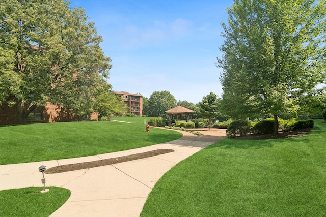 101 Old Oak Dr Unit 212, Buffalo Grove, IL 60089 - surrounding community featuring a gazebo and a lawn