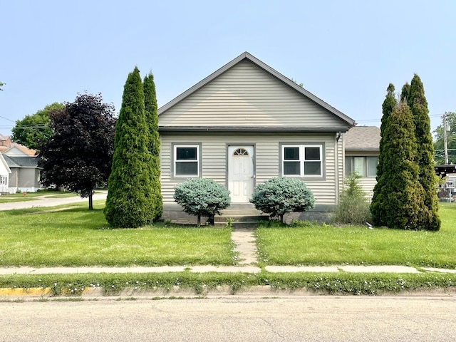 1003 3rd St, Lasalle, IL 61301 - view of front of house with a front lawn and entry steps