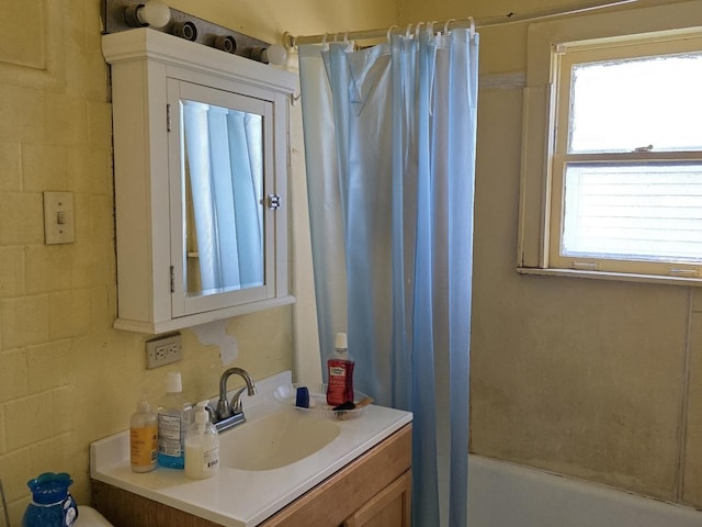 10535 S Wabash Ave, Chicago, IL 60628 - bathroom featuring vanity and shower / tub combo