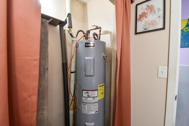 502 Short St, Cornell, IL 61319 - utilities featuring electric water heater